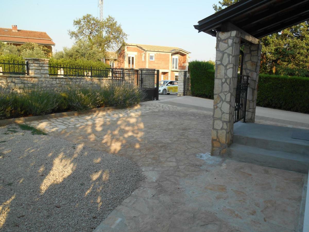 Miadea Appartement Rovinjsko Selo Buitenkant foto